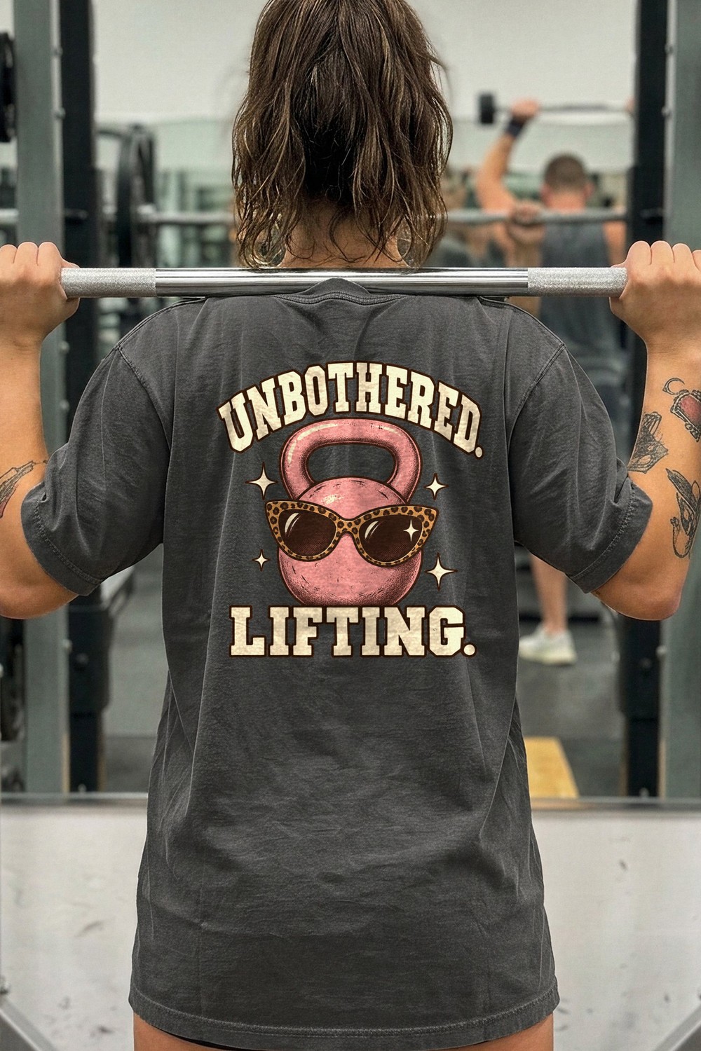 Unbothered Lifting tee in Pepper at the gym